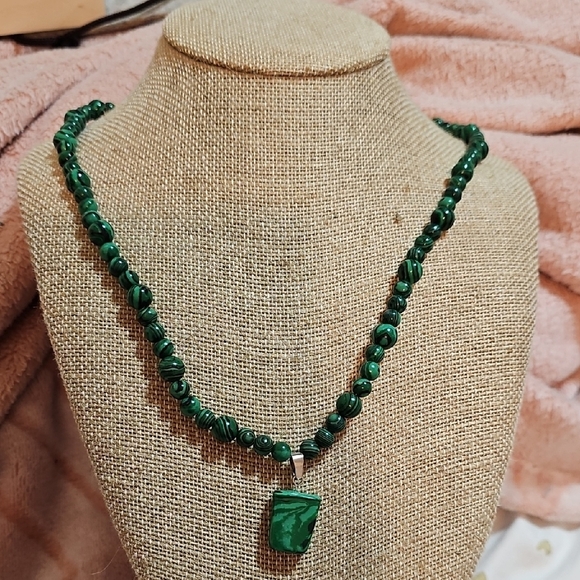 Handmade Jewelry - Elegant Green Malachite Beaded Necklace